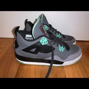 retro 4 green glow jordan’s
